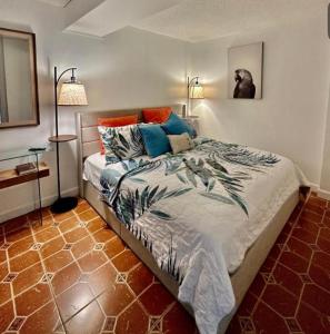 Ένα ή περισσότερα κρεβάτια σε δωμάτιο στο Daytona oceanfront two-bedroom suite +12 φωτογραφίες