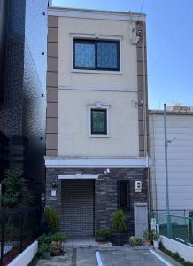 a building with a window on top of it at Chiyoda-Home　Osu-sakae-Subways-JR trin-Spa-parking spot-WIFI in Nagoya