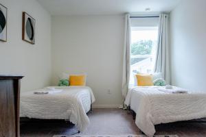 two beds in a room with a window at New 4BR Lakeland Home with Whole-Home Water Purifier in Lakeland