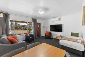 โทรทัศน์และ/หรือระบบความบันเทิงของ Alpine Motel