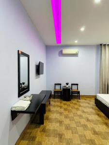 a living room with a black table and a mirror at Việt Thương Motel in Da Nang