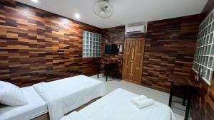 โรงแรมภูน้ำฟ้า - Phunumfha Hotel ชุมแพ客房内的一张或多张床位
