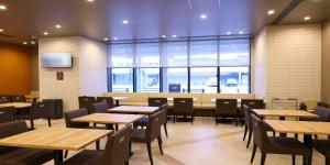 Restoran või mõni muu söögikoht majutusasutuses Dormy Inn Tsuruga Natural Hot Spring