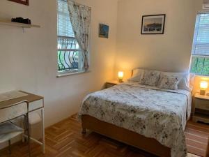 Ένα ή περισσότερα κρεβάτια σε δωμάτιο στο Villa Zdenko Apartment with Sea view