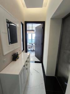 Φωτογραφία από το άλμπουμ του super penthouse stmoritz apartment, lippomall puri indah στην Τζακάρτα