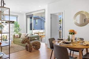 Posezení v ubytování Modern 2BR near The Gabba & BBQ