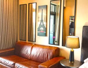 Posezení v ubytování Menlyn Maine Residences - Superior king - Paris apartment
