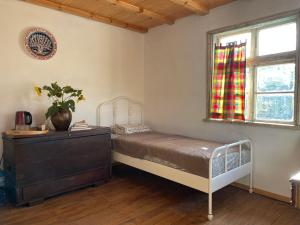 En eller flere senge i et værelse på Villa Suhodol