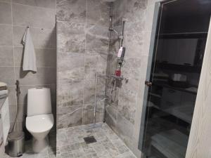 Ένα μπάνιο στο Nordic Style Home, 80m2, 2 bedroom, Wi-Fi, Sauna, Free parking +37 φωτογραφίες