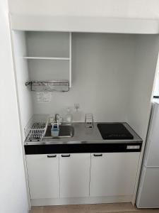 Kuchyň nebo kuchyňský kout v ubytování 501 Melon Home難波日本橋 徒歩10分 黒門市場 徒歩5分 心斎橋 1駅 広いお部屋