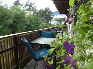 A balcony or terrace at Fewo Zum Glück
