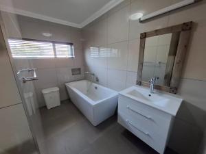 Phòng tắm tại Swakop-Stay at 79 +13 ảnh