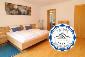 A bed or beds in a room at Fewo Zum Glück
