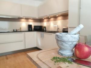 A kitchen or kitchenette at Fewo Zum Glück