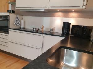A kitchen or kitchenette at Fewo Zum Glück