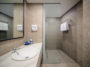 Un baño de Aston Inn Lumajang - East Java