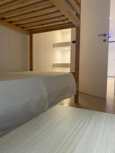Ένα ή περισσότερα κρεβάτια σε δωμάτιο στο Near Sea +6 φωτογραφίες