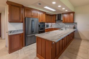 Η κουζίνα ή μικρή κουζίνα στο 2BR Mauna Lani Point stunning Ocean Views