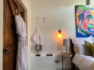 Postel nebo postele na pokoji v ubytování Idyllic Barn - Cotswold Hideaway Stunning Village