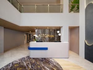 El vestíbulo o zona de recepción de Aston Inn Lumajang - East Java