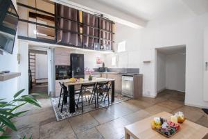 Η κουζίνα ή μικρή κουζίνα στο Loft du Vieux Montpellier - Centre historique
