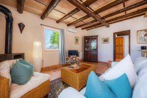a living room with a couch and a table at Individual Guesthouse Mallorca in Son Macia