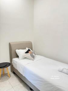 a bedroom with a bed with a bird on the pillow at Family Suites Netflix House Aston Acacia Bukit Mertajam in Bukit Mertajam +17 photos