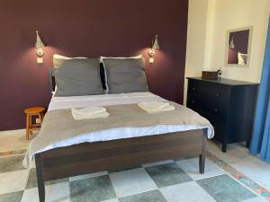 a bedroom with a large bed with two towels on it at Villa Eos in Kalavárda