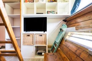 TV a/nebo společenská místnost v ubytování Arc 1600 - Studio Skis Aux Pieds