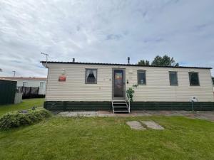 Το κτήριο όπου στεγάζεται  το παραθεριστικό πάρκο