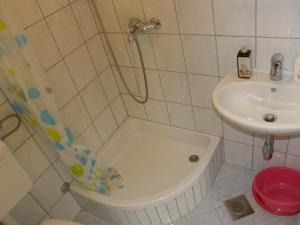 Et badeværelse på Apartments Jakova Dudana 10