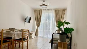 Et opholdsområde på Apartamento La Arena Puerto Santiago