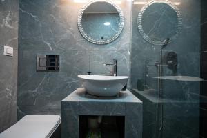 Ένα μπάνιο στο Lilac Dream in Glyfada by ΜΡS +33 φωτογραφίες