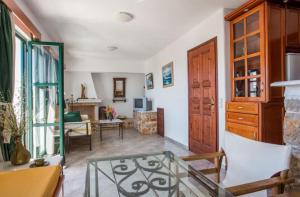 Μια τηλεόραση ή/και κέντρο ψυχαγωγίας στο Alonnisos - Sea View Studio Appartment
