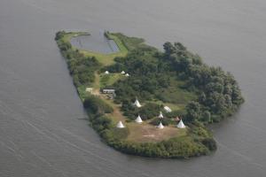 an island with houses on it in the water at CampSpirit in Biddinghuizen