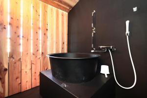 Koupelna v ubytování LJ Inn Fushimi Inari伏見稲荷 + 46 fotografií