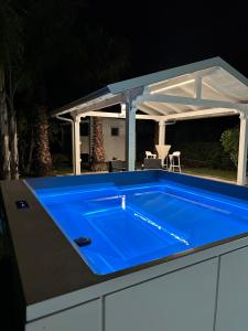 a blue pool sitting on top of a table at Apulian Sea House in Scogli di Apani