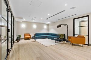 Χώρος καθιστικού στο Stylish 2BDR Apartment By Homestyles Hosts Short Lets & Serviced Accommodation Wimbledon With Free Parking