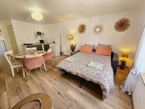 a bedroom with a bed and a dining table at Maison de ville calme au cœur de Chartres Netflix, salle de sport, garage vélo in Chartres