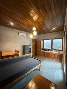 Ένα ή περισσότερα κρεβάτια σε δωμάτιο στο La Tirta House