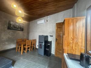 Η κουζίνα ή μικρή κουζίνα στο La Tirta House