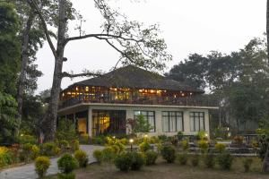 Vrt pred nastanitvijo Banbas Resort, Chitwan