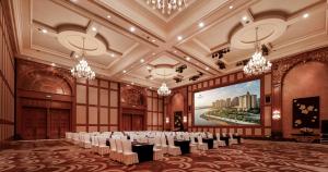 青島市にあるQingdao Star River Hotelの会議室(椅子、大画面スクリーン付)