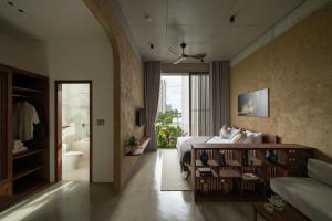 a large bedroom with a bed and a bathroom at Wazen Retreat Villa Danang in Da Nang