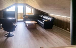 a living room with a leather couch and a table at Beautiful Home In Åmli With House A Mountain View in Åmli