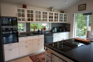 Η κουζίνα ή μικρή κουζίνα στο Stunning modern retreat in idyllic Öregrund +10 φωτογραφίες