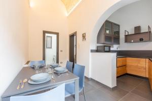 Kuchyň nebo kuchyňský kout v ubytování La Casa di Piero by BarbarHouse