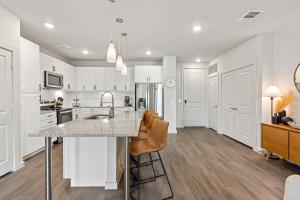 Dapur atau dapur kecil di Luxury 3-BR Apartment