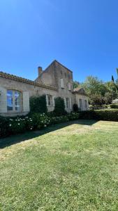 Zahrada ubytování Holiday Home in Lourmarin Stunning View of the Château + 47 fotografií