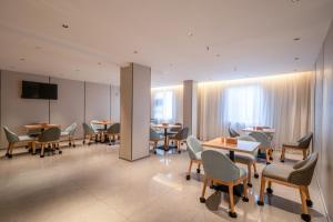 Μια τηλεόραση ή/και κέντρο ψυχαγωγίας στο Urba Hotel Ganzhou Hongqi Avenue Branch